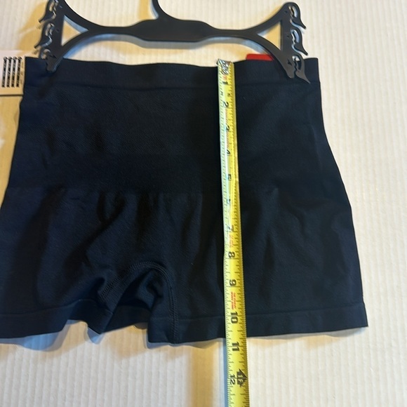 NWT Skinnygirl black shaping shapeweat seamless shorts tames the tummy size LG - Picture 4 of 9